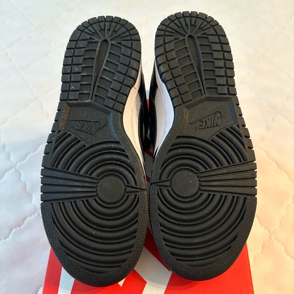 Women’s Nike Dunk Low Black & White Pandas, size 8.5 - Picture 9 of 16